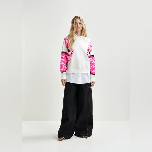 Essentiel Antwerp Hecrazy embroidered sweatshirt in off-white organic cotton - Picture 2 of 10
